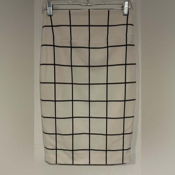 Express Classic Black and White Grid Skirt Size 2 (28 x 25) - Picture 1 of 5